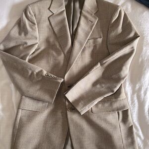 Hickey Freeman 100% worsted Wool.  Men’s size 38R 2 button blazer.